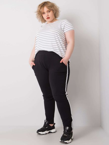 Čierne tepláky v plus size s patentom po bokoch