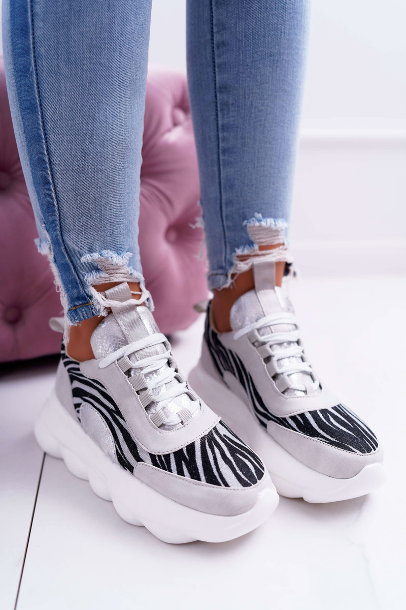 Športové topánky v sivo-striebornej farbe